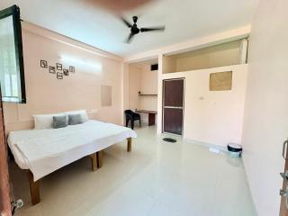 Hotel 5 Star Yatri Vishram Dormitory And Rooms - 0