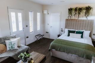 The Botanical - Luxury Glamping Lodge Cheshire - 8