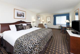 Baymont by Wyndham Osage Beach - 4