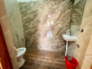 Hotel 5 Star Yatri Vishram Dormitory And Rooms - 4