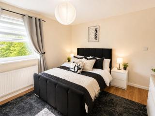 Charming House in Prime Location - Sleeps 7 - Free Parking, Fast WiFi, Smart TV with Netflix and Virgin TV by Yoko Property - 7