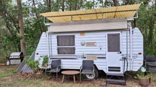 Rustic Sunflower Caravan - 0