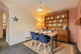 Secluded cottage with hot tub - 5