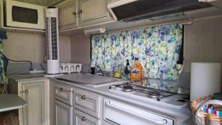 Rustic Sunflower Caravan - 4