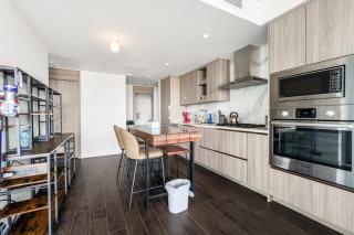 Bright and Cozy 1BR- Steps to Lougheed SkyTrain - 8