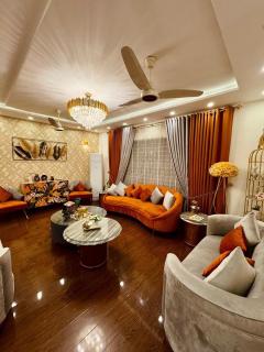 LUXURY 1Kanal 5BR MANSION in Lahore - 0