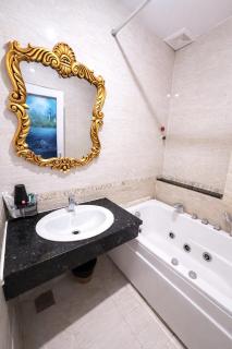 Crowne Boutique Hotel - 4