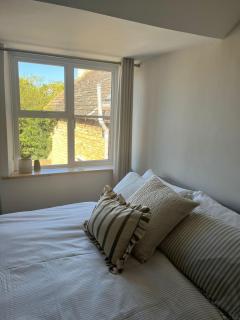 Thimble Cottage, Minutes from Stamford, Sleeps 6 - 9