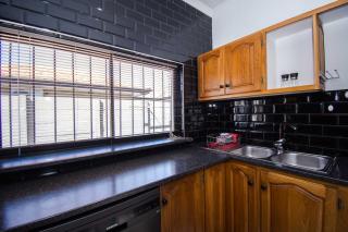 9 On Hill Luxury Self Catering Home - 6