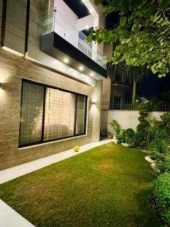 LUXURY 1Kanal 5BR MANSION in Lahore - 9
