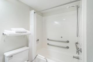 Baymont by Wyndham Osage Beach - 3