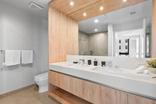 Modern Downtown Condo Featuring Rooftop Pool - 4