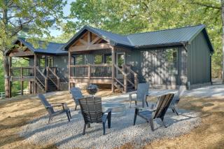 Walk to Kentucky Lake! Pet-Friendly Murray Duplex - 0
