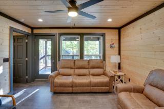Walk to Kentucky Lake! Pet-Friendly Murray Duplex - 2