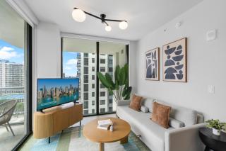Modern Downtown Condo Featuring Rooftop Pool - 9