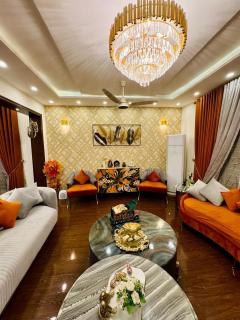 LUXURY 1Kanal 5BR MANSION in Lahore - 5