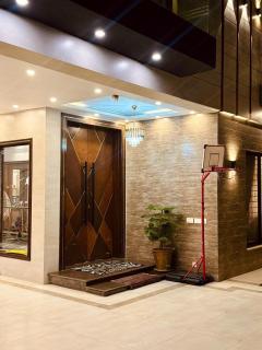 LUXURY 1Kanal 5BR MANSION in Lahore - 4
