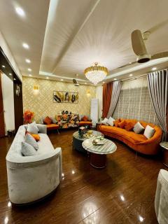 LUXURY 1Kanal 5BR MANSION in Lahore - 2