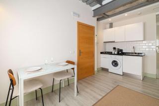 Bright Ground Floor Apt - 700m to Beach - 3