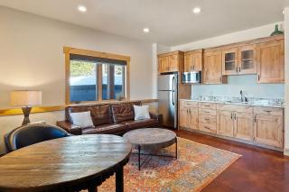 Sky House Whitefish • Ski-In/Out + Hot Tub + Views - 8