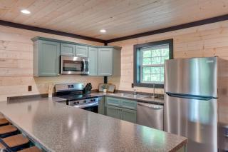 Steps to Lake! Pet-Friendly Murray Retreat w/ Deck - 8