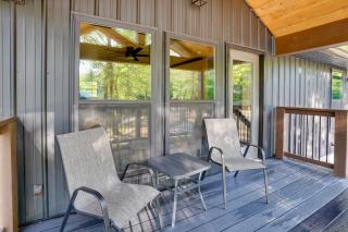 Steps to Lake! Pet-Friendly Murray Retreat w/ Deck - 6