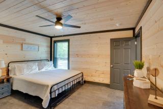 Steps to Lake! Pet-Friendly Murray Retreat w/ Deck - 2