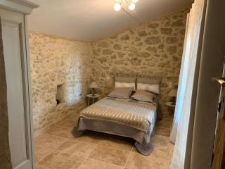 Superbe Appartement dans un Pigeonnier au sein d'un mas du 18ème - 1