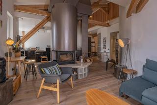 Majestic Panorama - Cozy Fireside Living Overlooking Mont-Blanc - 3