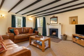 Courtyard Cottage with hot tub and walled garden -  - 3