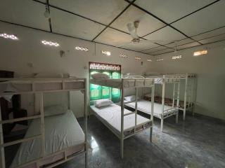 Alas bay hostel n rooms - 5