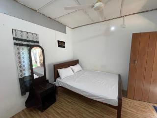 Alas bay hostel n rooms - 2