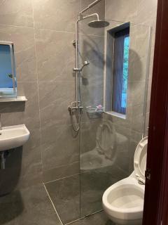 Beautiful Studio with Queen bed and wi-fi - 1