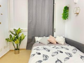 Family Apartment near Metro Blue Line - 4