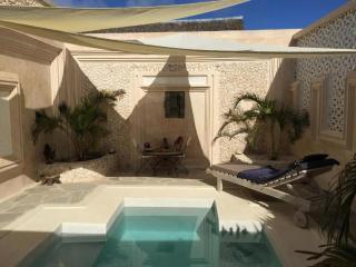 The Villa Luxury Suites Hotel - 9