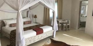 The Villa Luxury Suites Hotel - 7