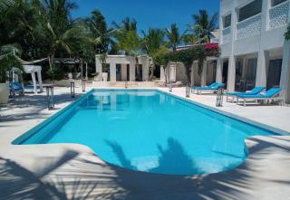 The Villa Luxury Suites Hotel - 9