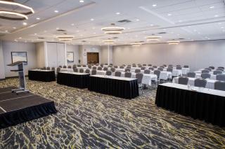 Holiday Inn Hotel & Suites Calgary South - Conference Ctr by IHG - 3