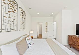 Modern Townhouse with Pool Gym & Tennis Near Beach - 1