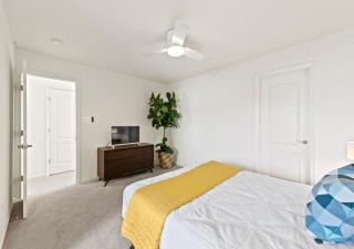 Modern Townhouse with Pool Gym & Tennis Near Beach - 4