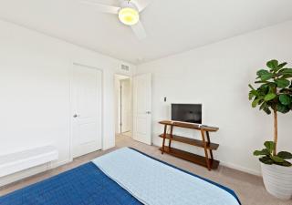 Modern Townhouse with Pool Gym & Tennis Near Beach - 9