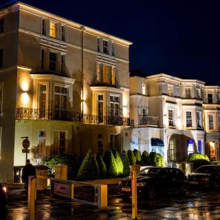 The Carlton Hotel - 8