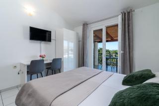 Apartments Villa Mirella 20 m from the sea - free parking - 4