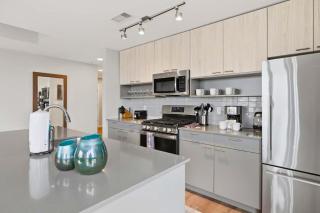 Bright Apt with Balcony - 5