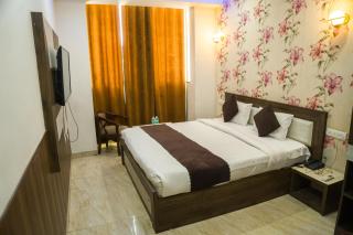 Hotel Amour Chandigarh Zirakpur - 1