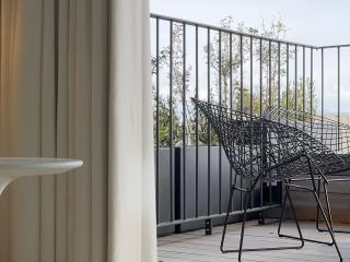 Rietveld Design Rental - Penthouse II - 2