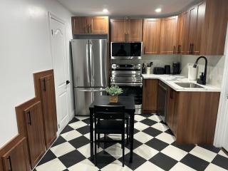 Luxury Home close to Windsor Airport and Detroit border, sleeps 11 guest - Windsor - 0
