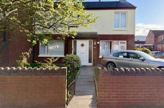 Spacious 3 BR Home & Private Parking - 0