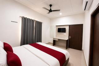 Shiva Stay Inn - #Close To Prem Mandir #Free Parking #Lift #Ac Rooms #Budget Friendly - 0
