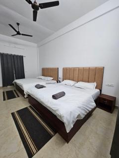 Hotel YesWell - Best Hotel Near Jolly Grant Airport - 8